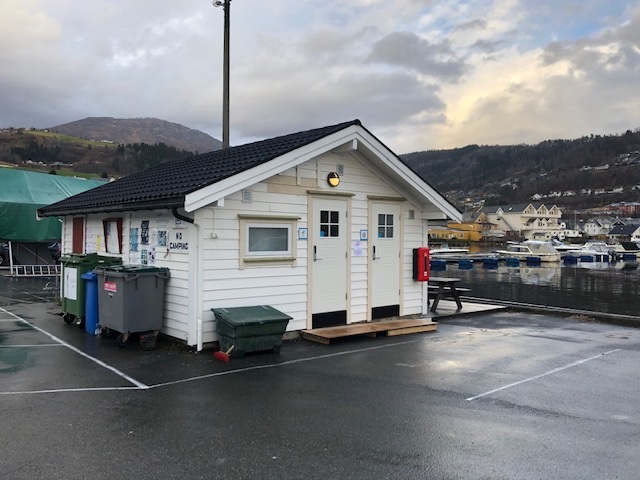 Øystese båthavn bobilparkering